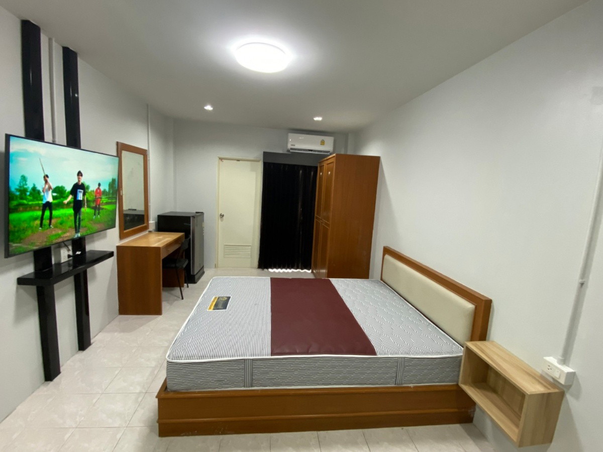 1 Bed Condo — photo 2