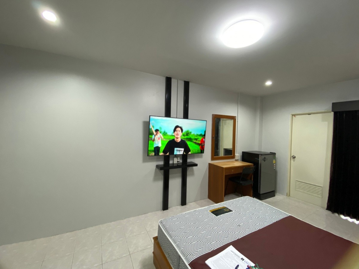 1 Bed Condo — photo 3