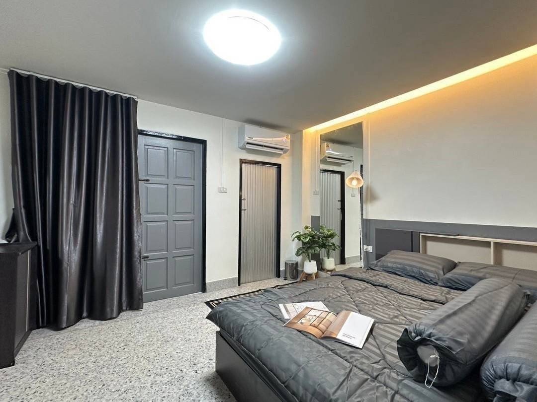 1 Bed Condo — photo 3