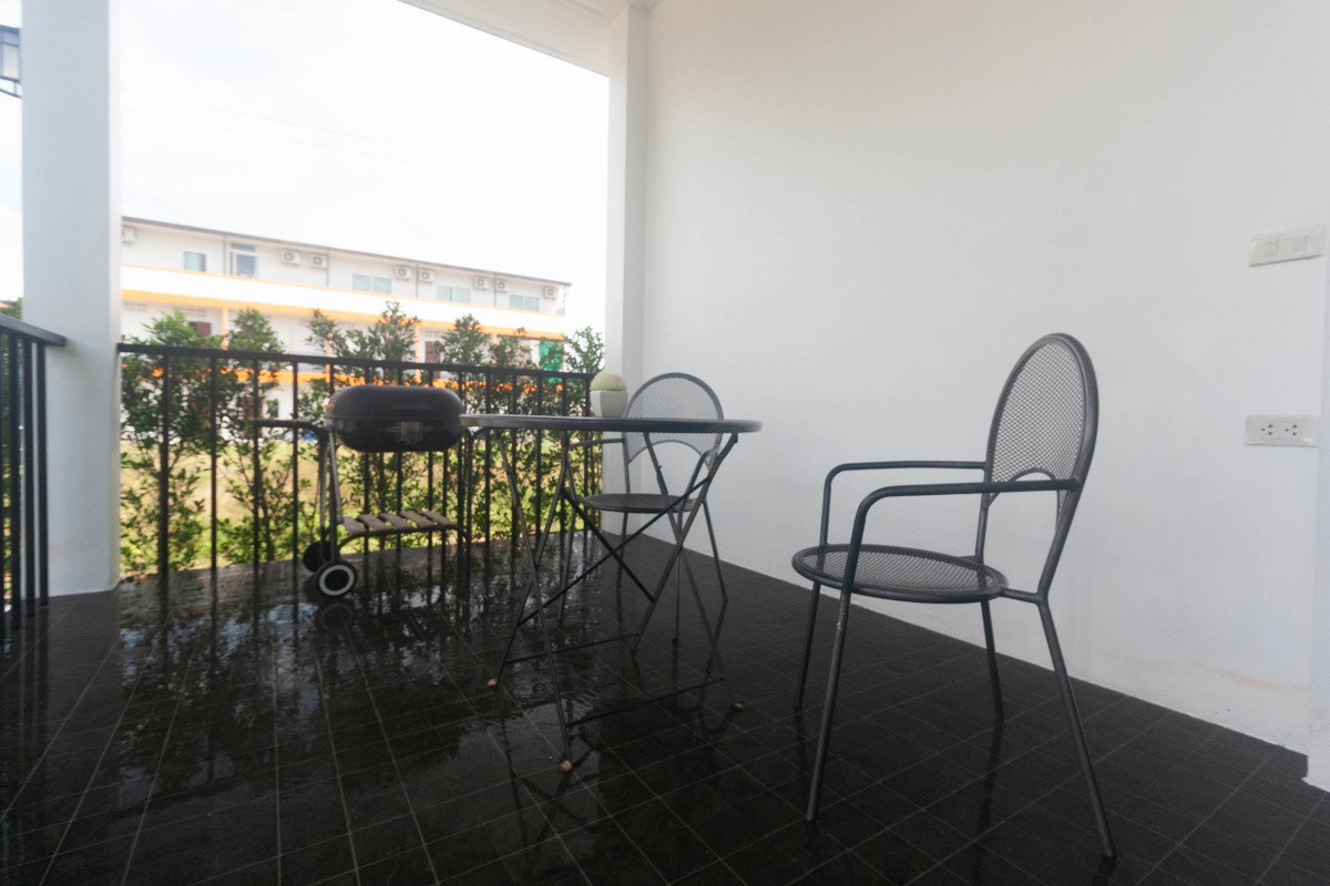 1 Bed Condo — photo 3