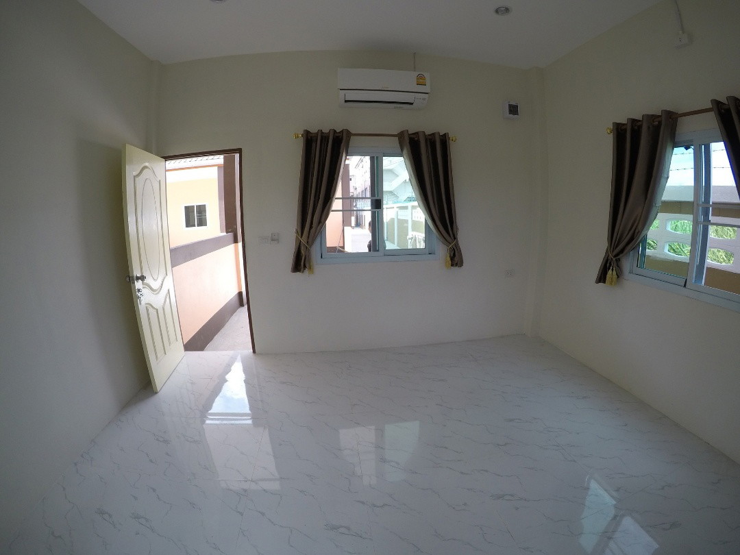 1 Bed Condo — photo 2