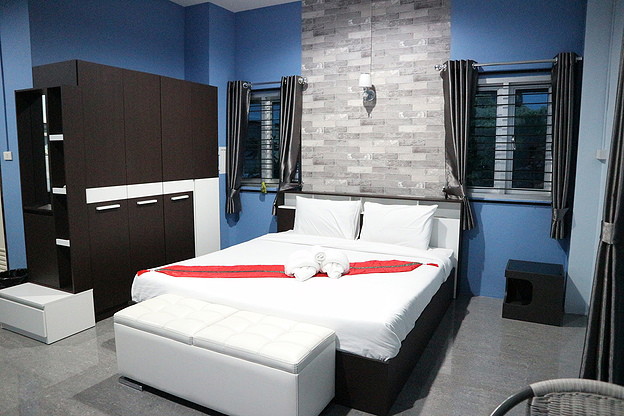 1 Bed Condo — photo 1