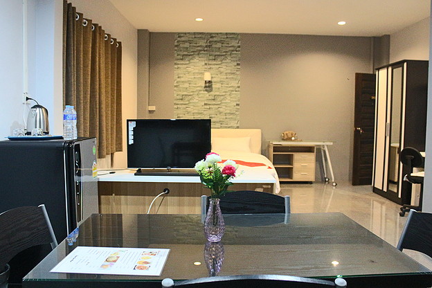 1 Bed Condo — photo 2