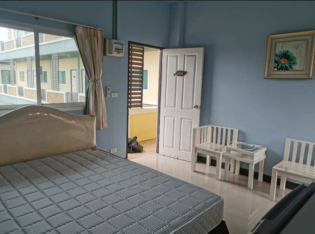 1 Bed Condo — photo 1