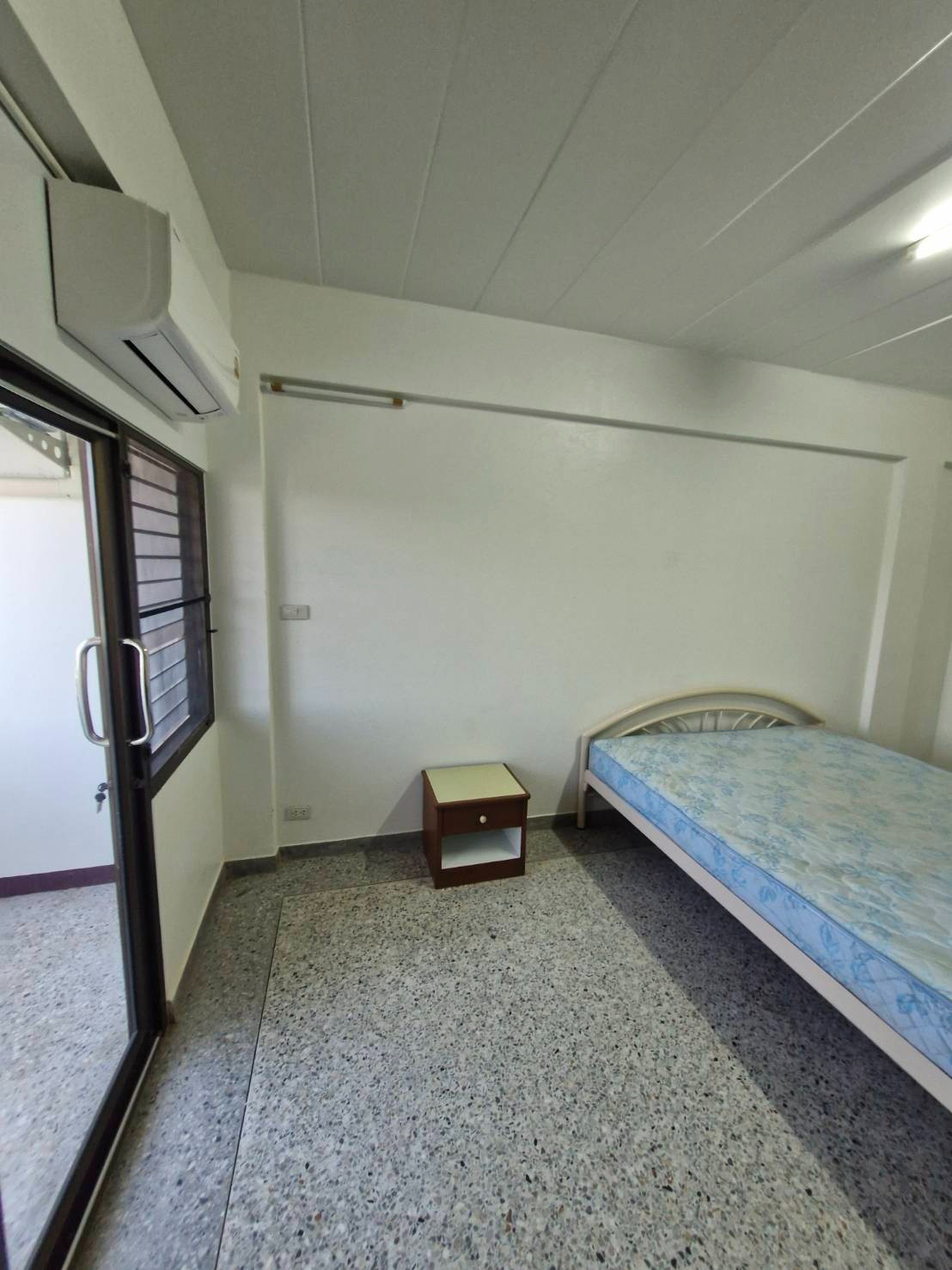 1 Bed Condo — photo 2