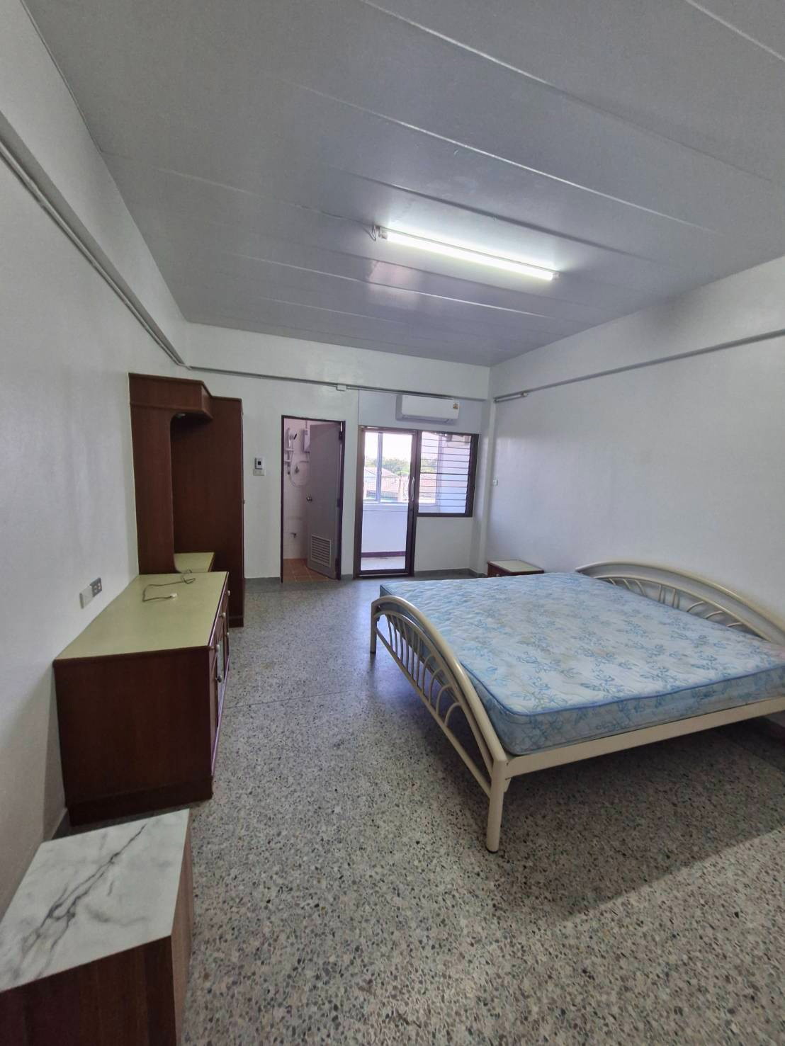 1 Bed Condo — photo 3