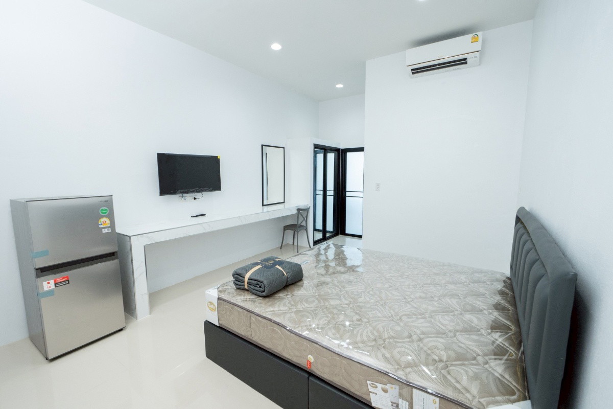 1 Bed Condo — photo 2