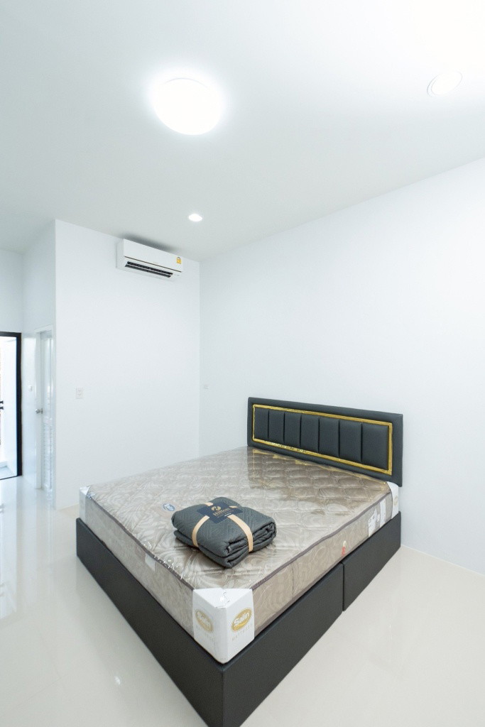 1 Bed Condo — photo 3