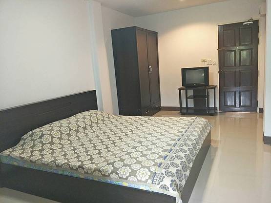 1 Bed Condo — photo 2