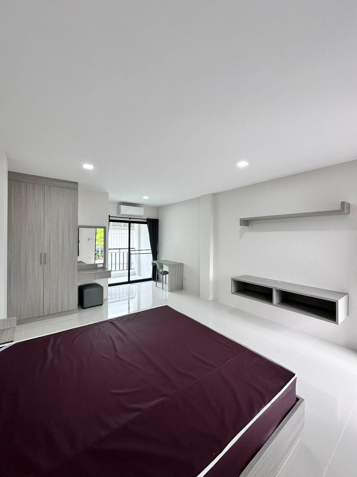 1 Bed Condo — photo 2