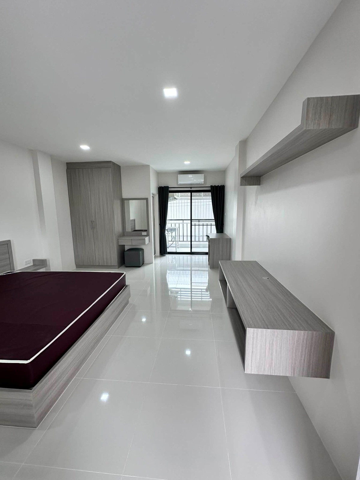1 Bed Condo — photo 3