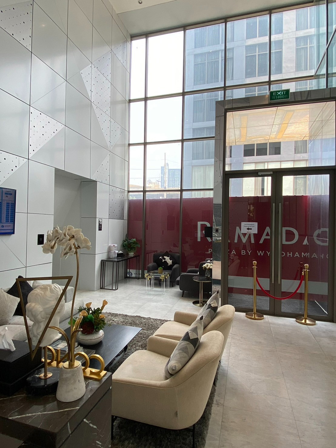 1 Bed Condo · Khlong Toei, bangkok — photo 2