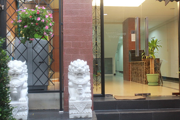 Condo · Pom Prap Sattru Phai, bangkok — photo 2