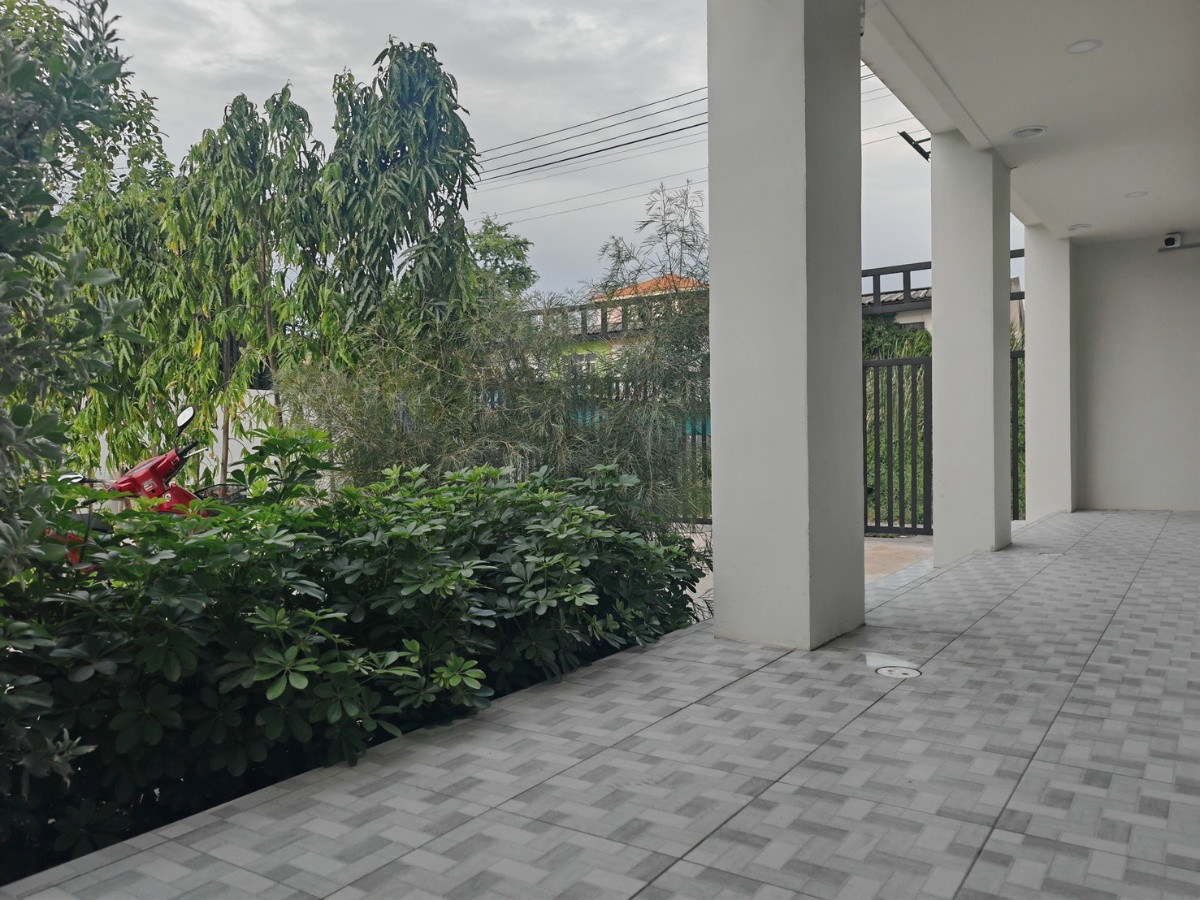 1 Bed Condo — photo 2