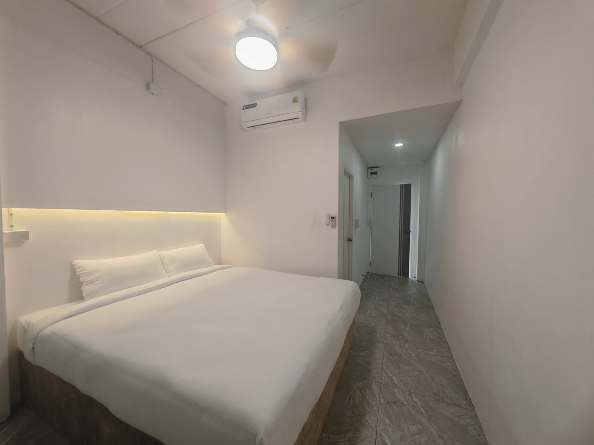 1 Bed Condo — photo 3