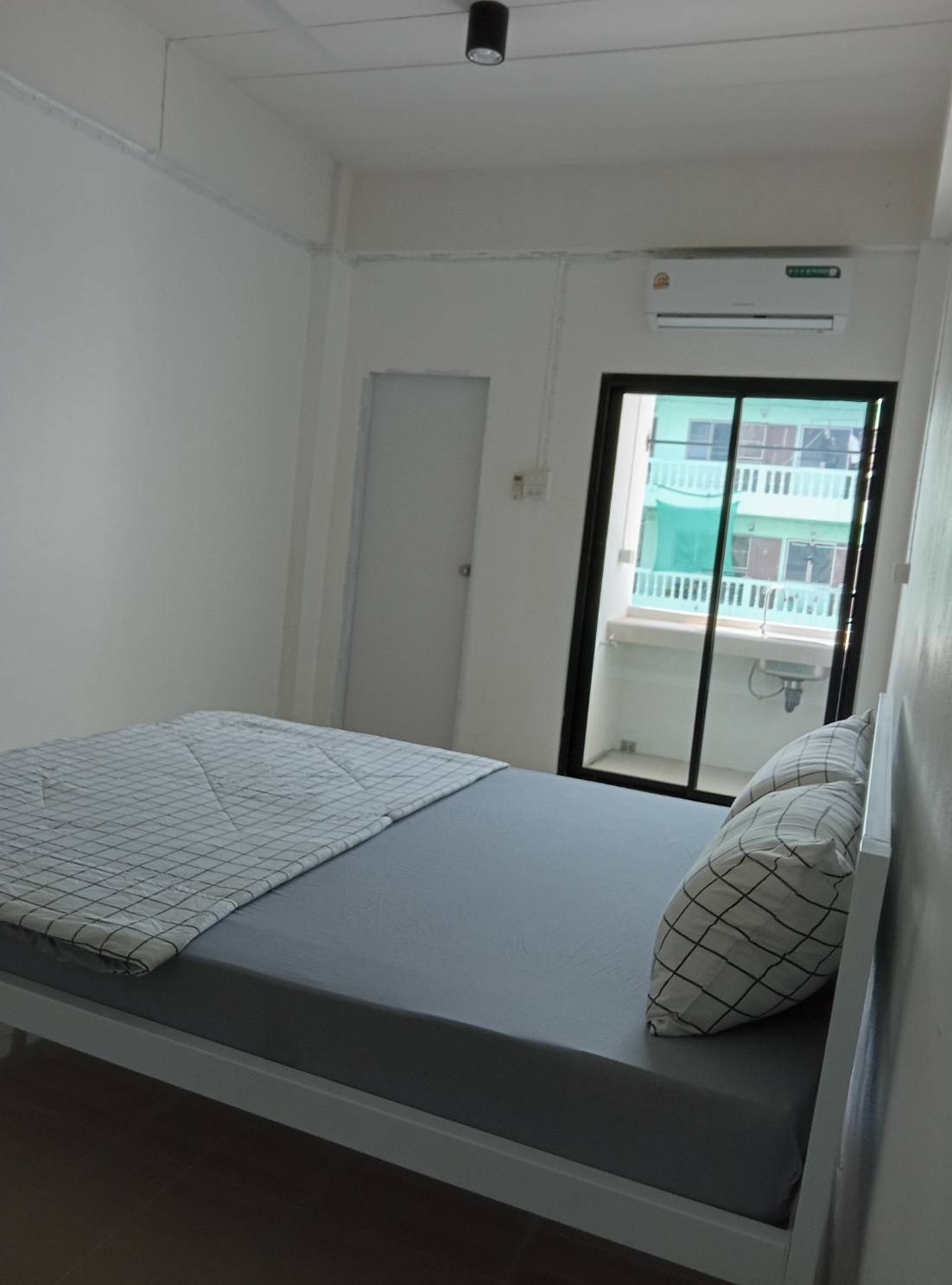 1 Bed Condo — photo 2