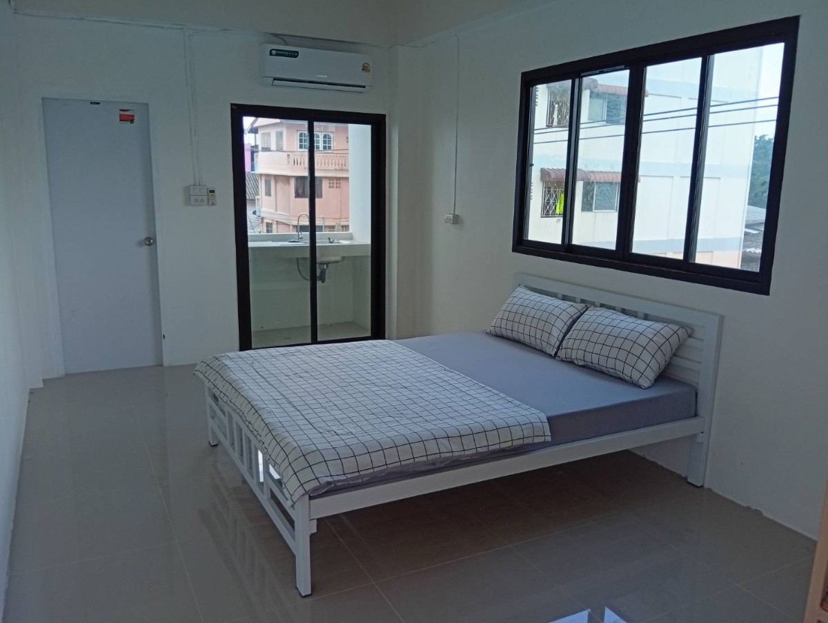 1 Bed Condo — photo 3