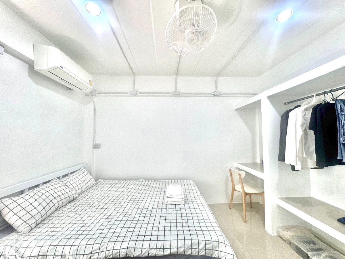 1 Bed Condo — photo 2