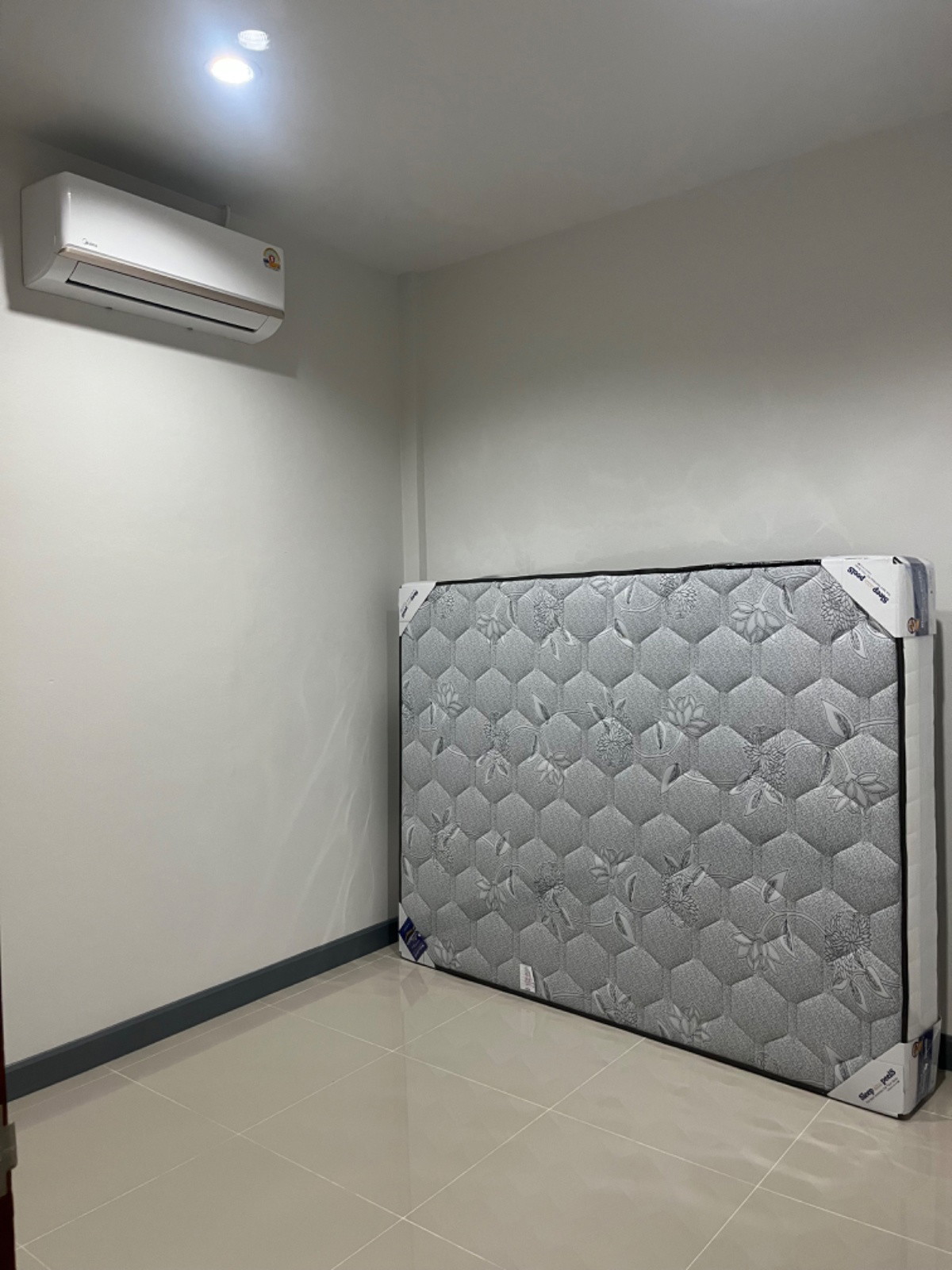 1 Bed Condo — photo 2