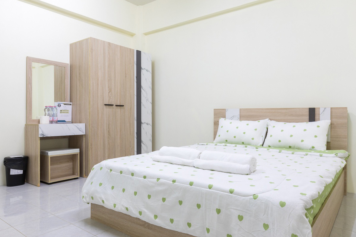 1 Bed Condo — photo 3