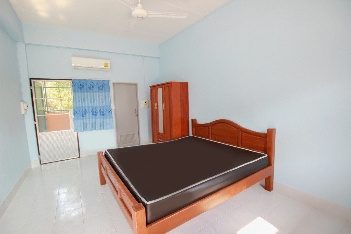1 Bed Condo — photo 3