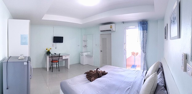 1 Bed Condo — photo 2