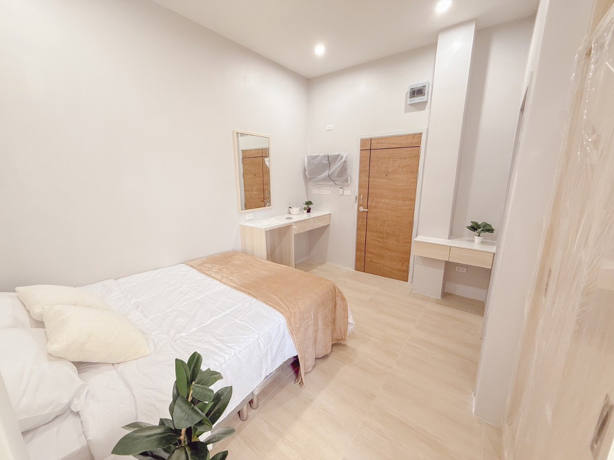 1 Bed Condo — photo 1