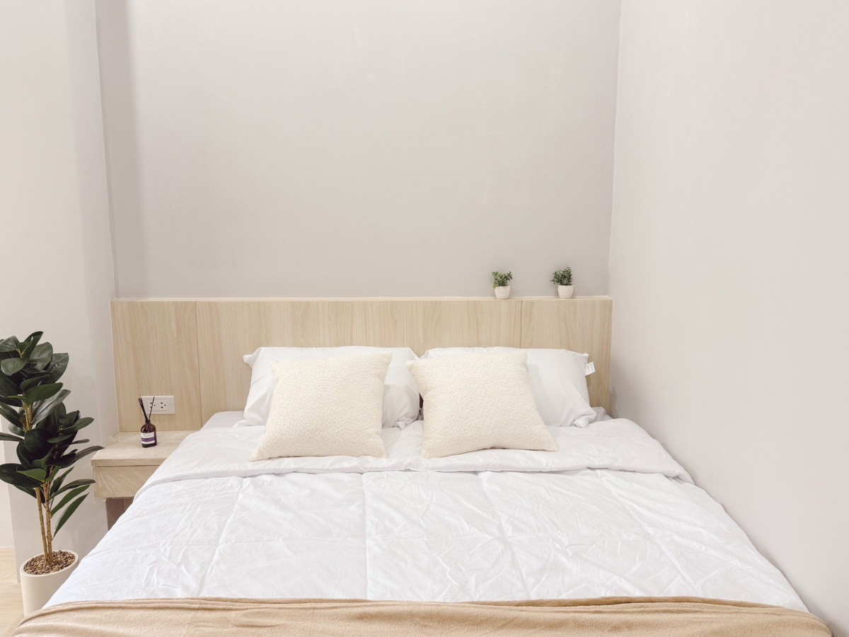 1 Bed Condo — photo 2