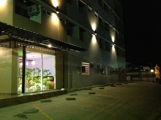 1 Bed Condo — photo 2