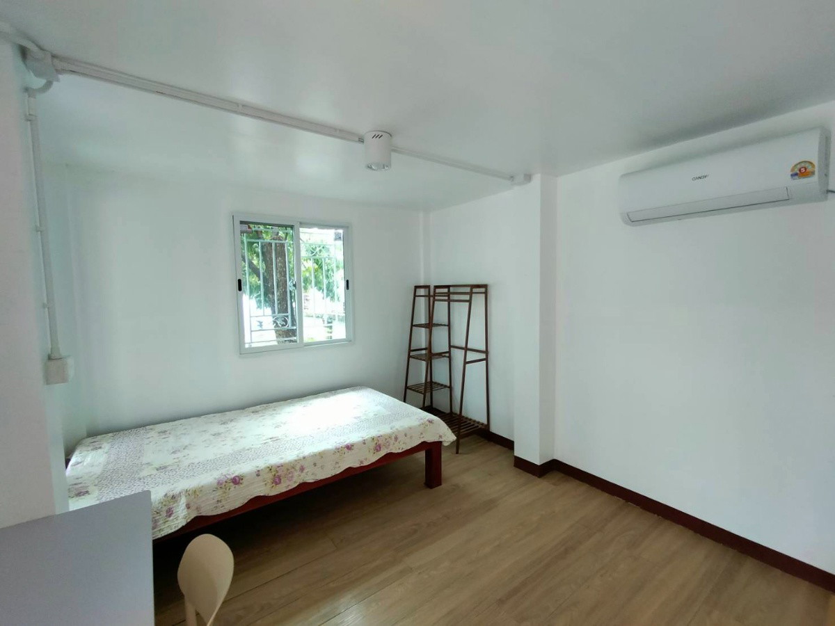 1 Bed Condo — photo 2