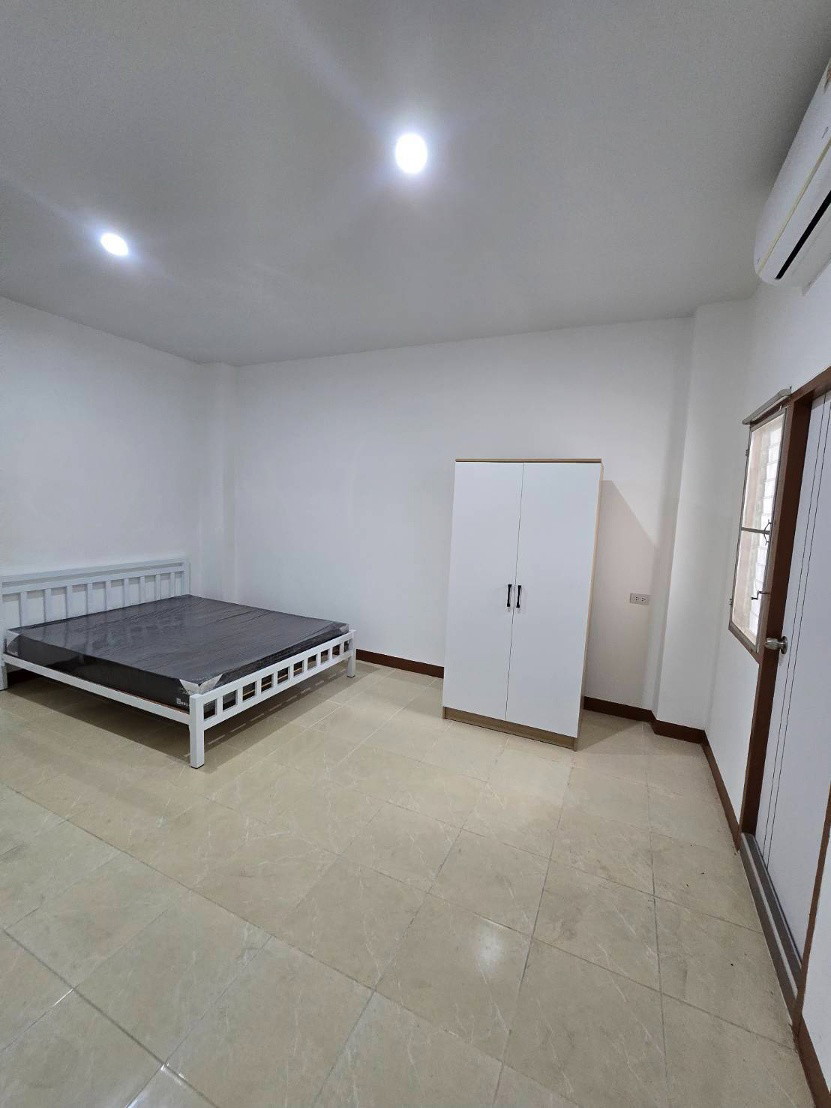 1 Bed Condo — photo 3