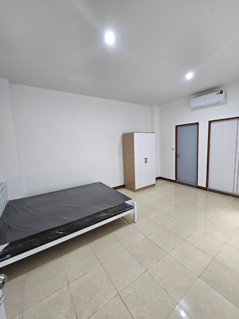 1 Bed Condo — photo 4