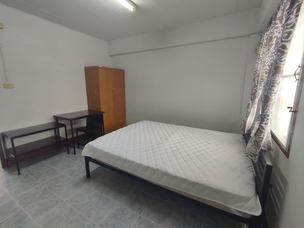 1 Bed Condo — photo 1