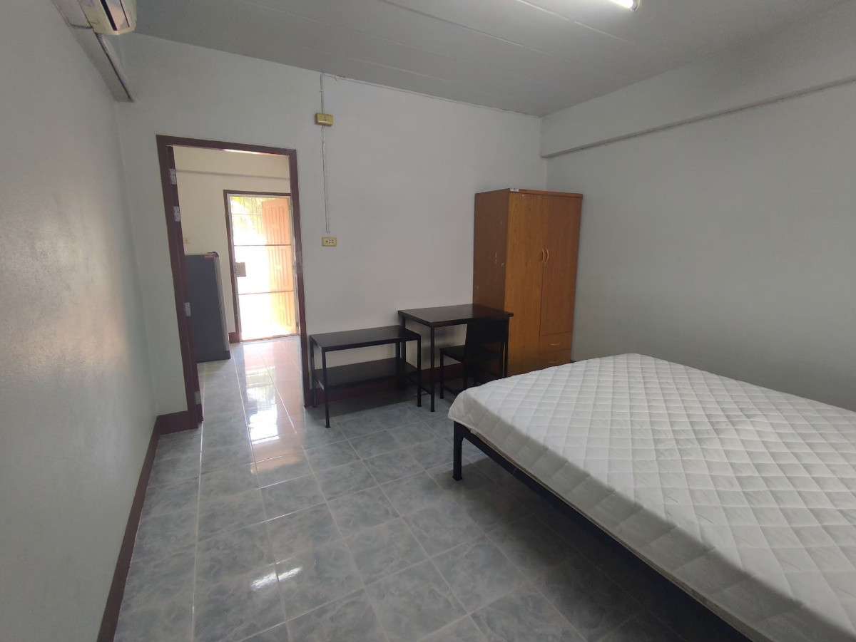 1 Bed Condo — photo 2