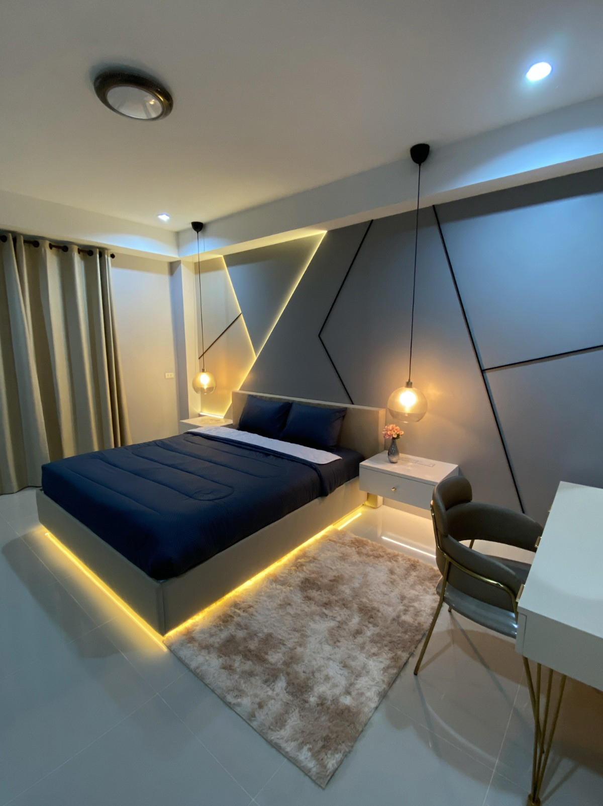 1 Bed Condo — photo 1