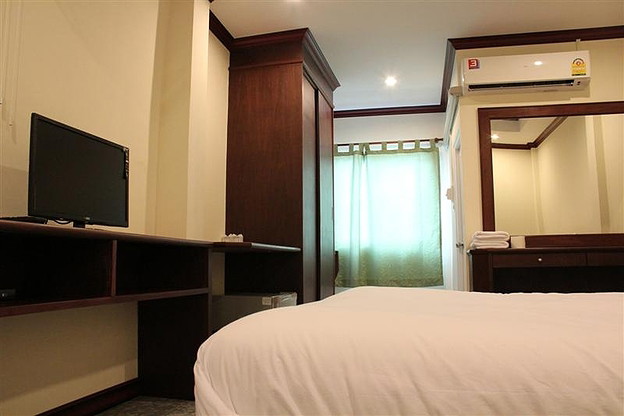 1 Bed Condo — photo 1