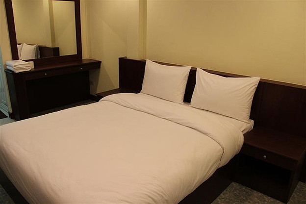1 Bed Condo — photo 2