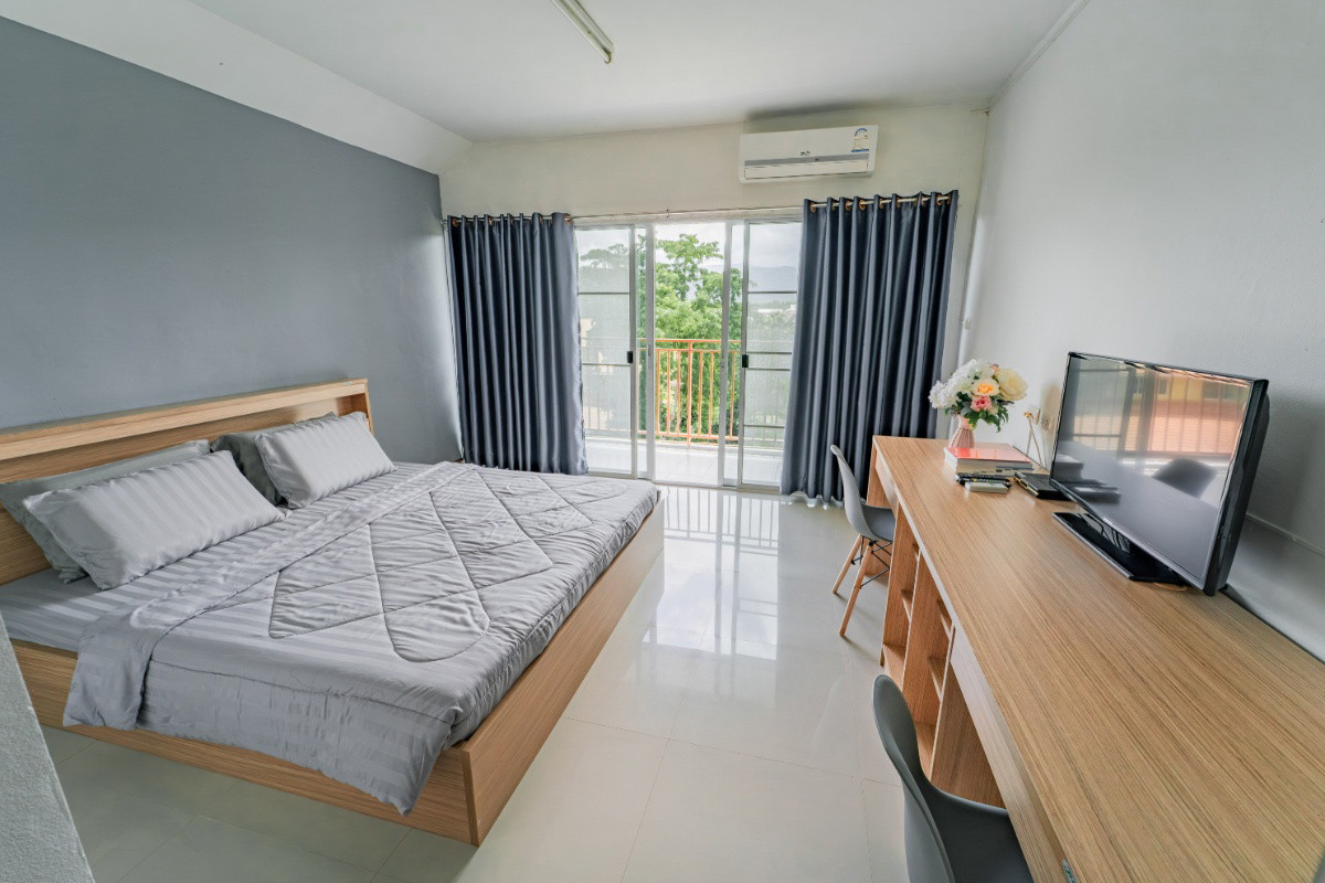1 Bed Condo — photo 3