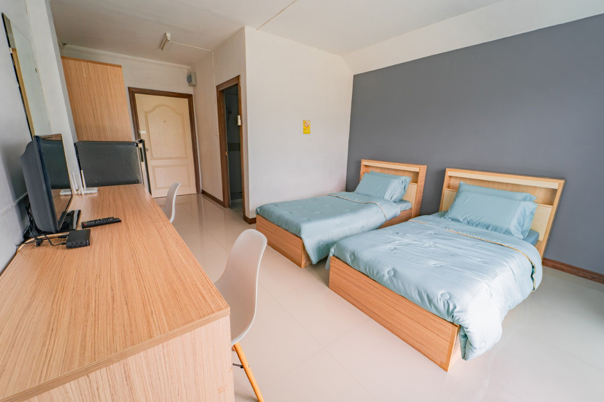 1 Bed Condo — photo 4