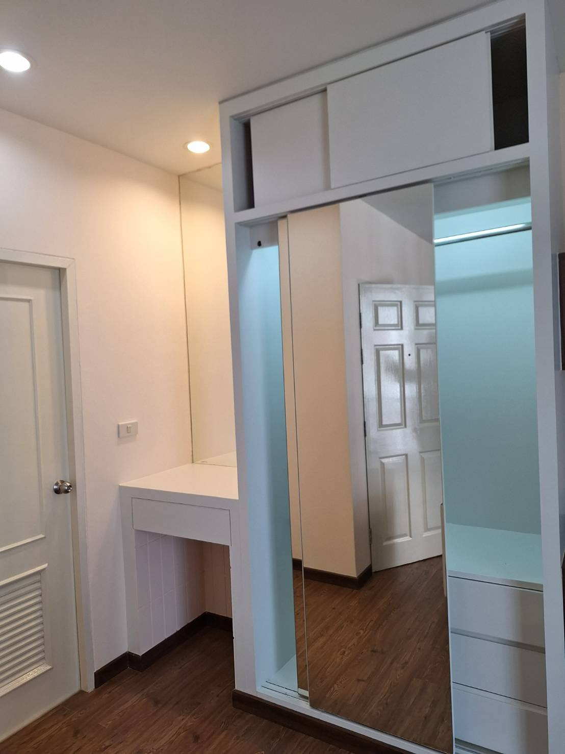 1 Bed Condo — photo 4