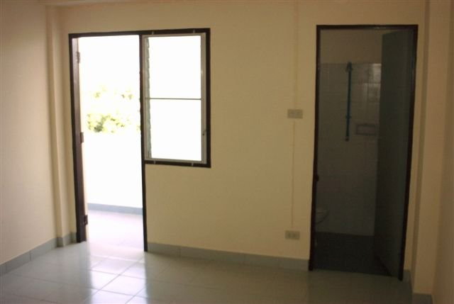 Condo · Huai Khwang, bangkok — photo 2