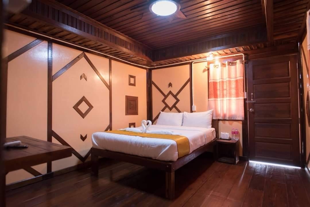 1 Bed Condo — photo 1
