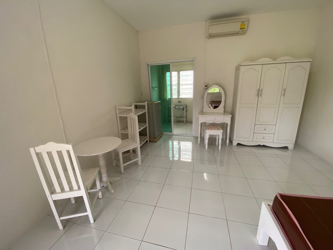 1 Bed Condo — photo 3