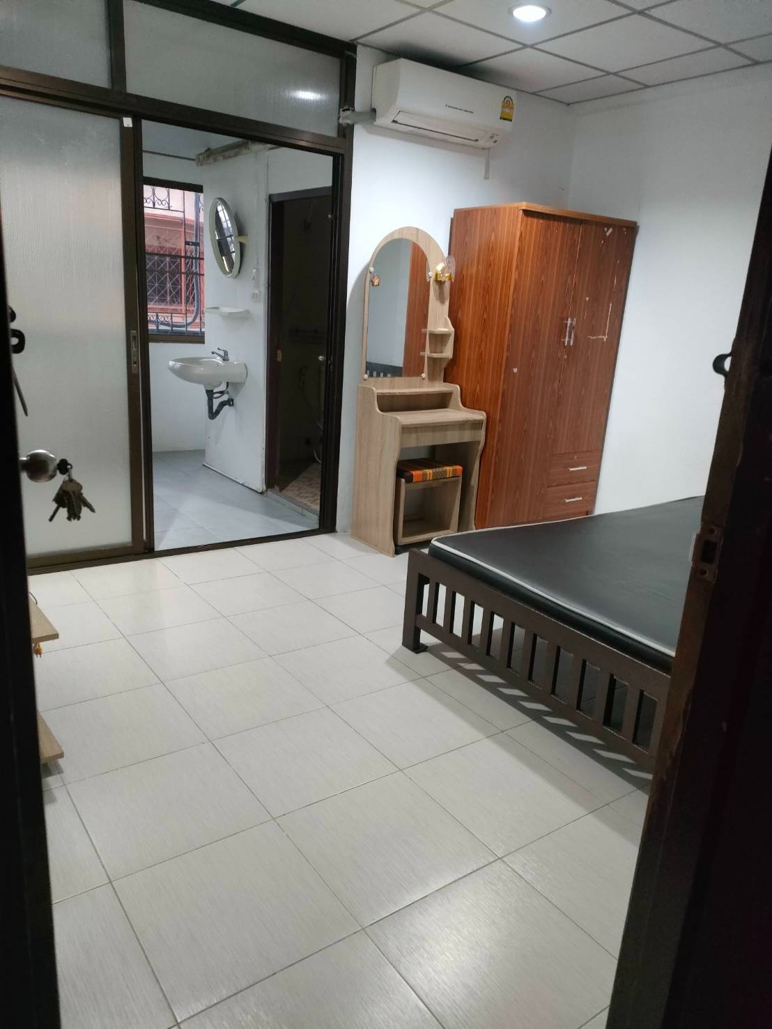 1 Bed Condo · Bang Khun Thian, bangkok — photo 1