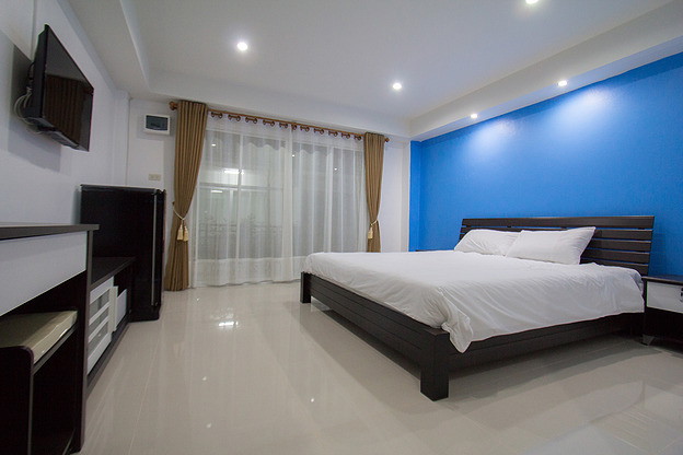 1 Bed Condo — photo 1