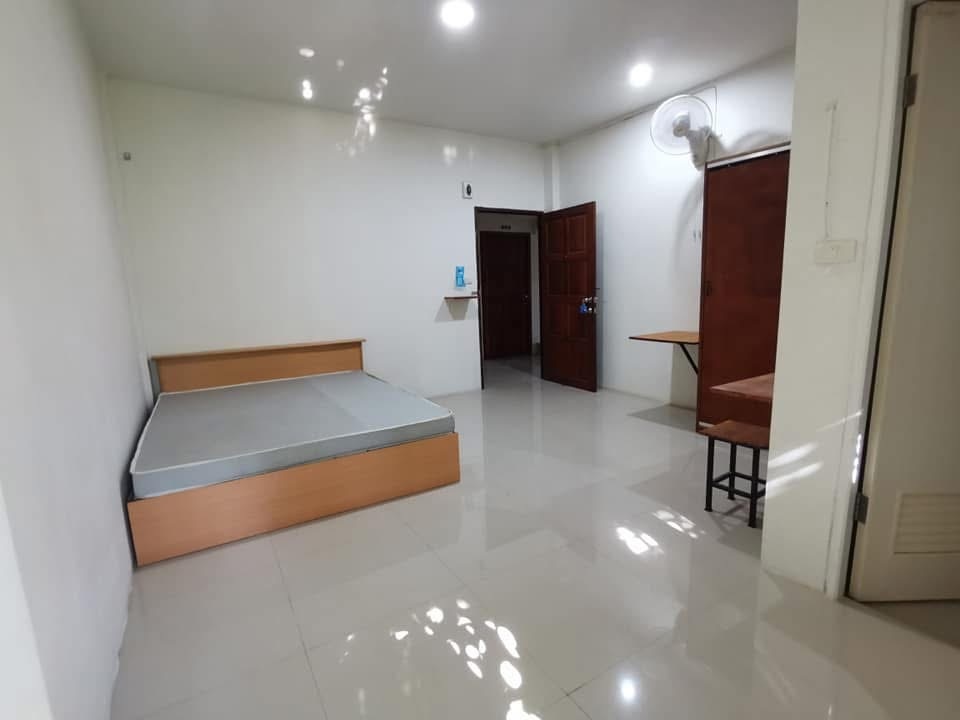 1 Bed Condo — photo 2