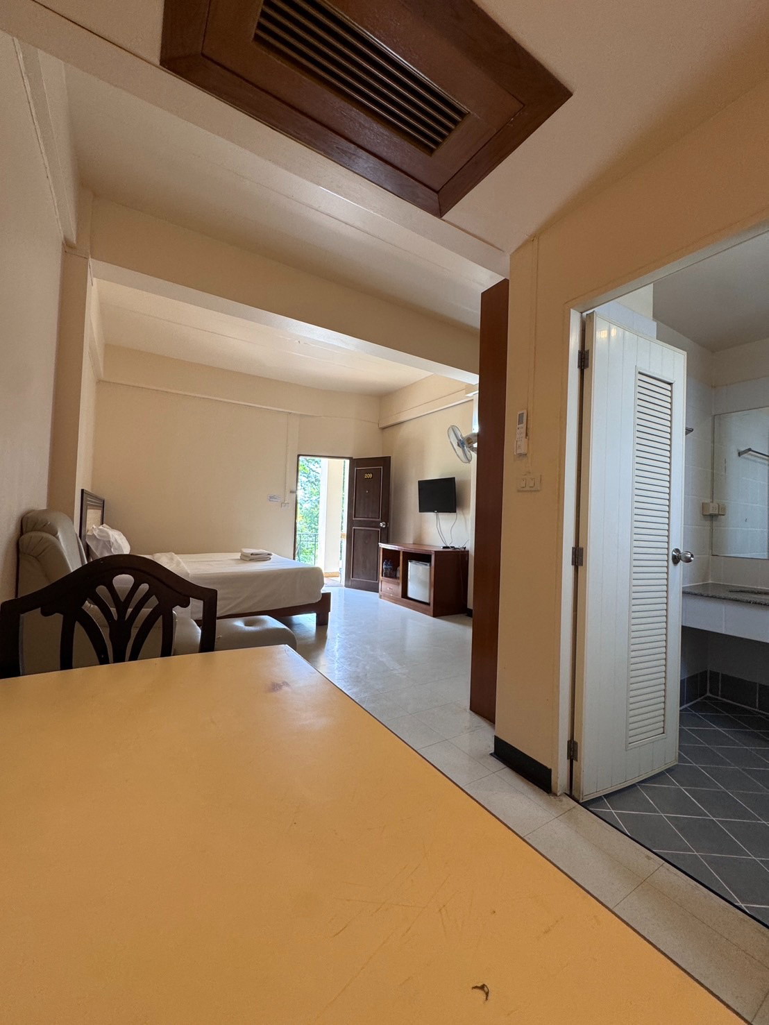 1 Bed Condo — photo 2