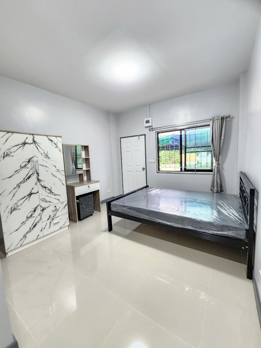 1 Bed Condo — photo 2