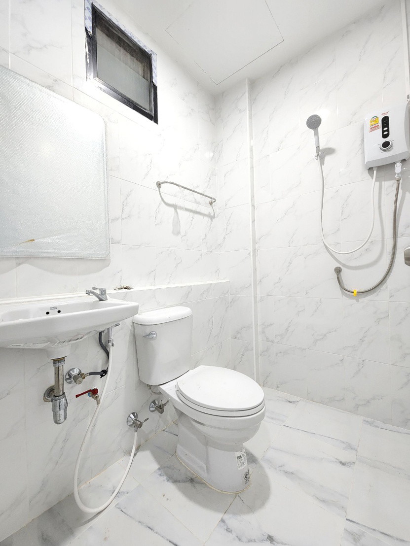 1 Bed Condo — photo 3