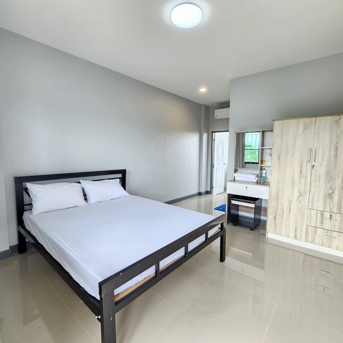 1 Bed Condo — photo 4